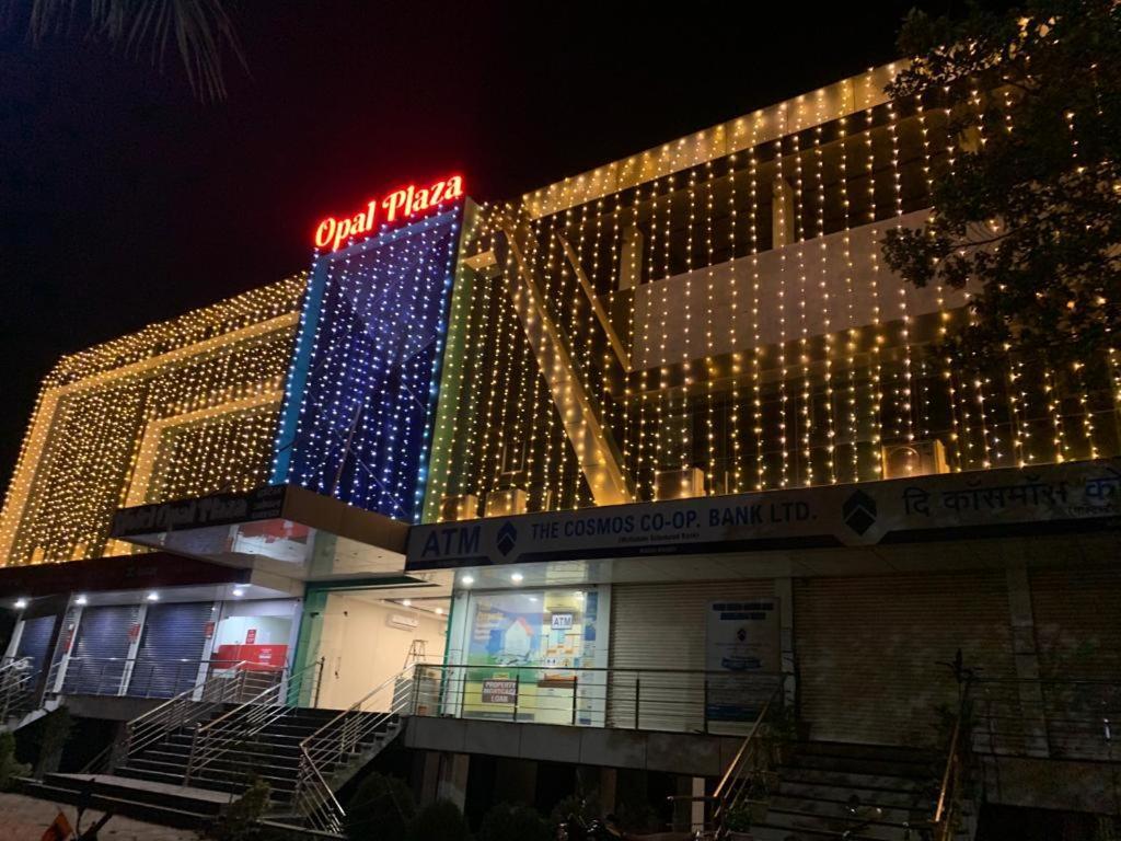 Hotel Opal Plaza Executive Waluj Buzurg Ngoại thất bức ảnh