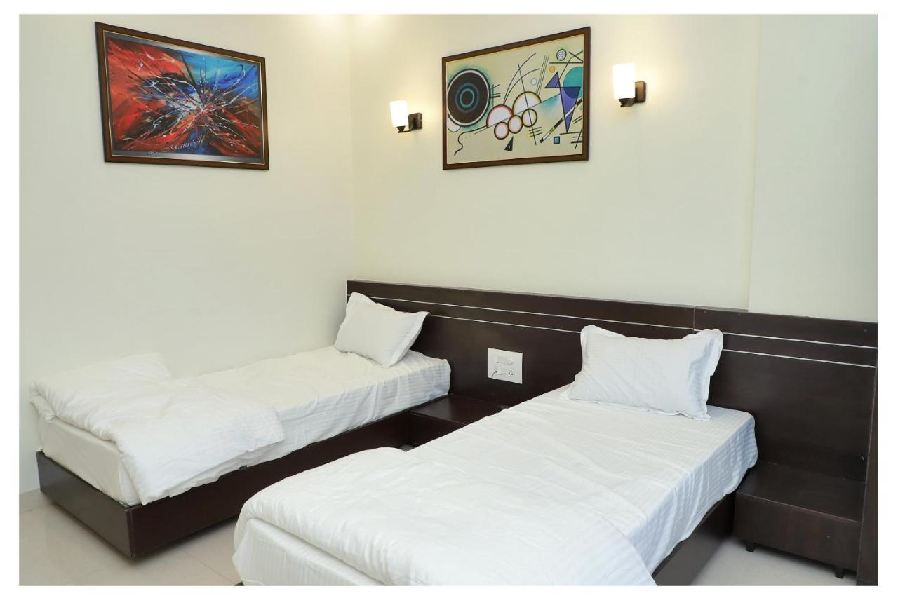 Hotel Opal Plaza Executive Waluj Buzurg Ngoại thất bức ảnh